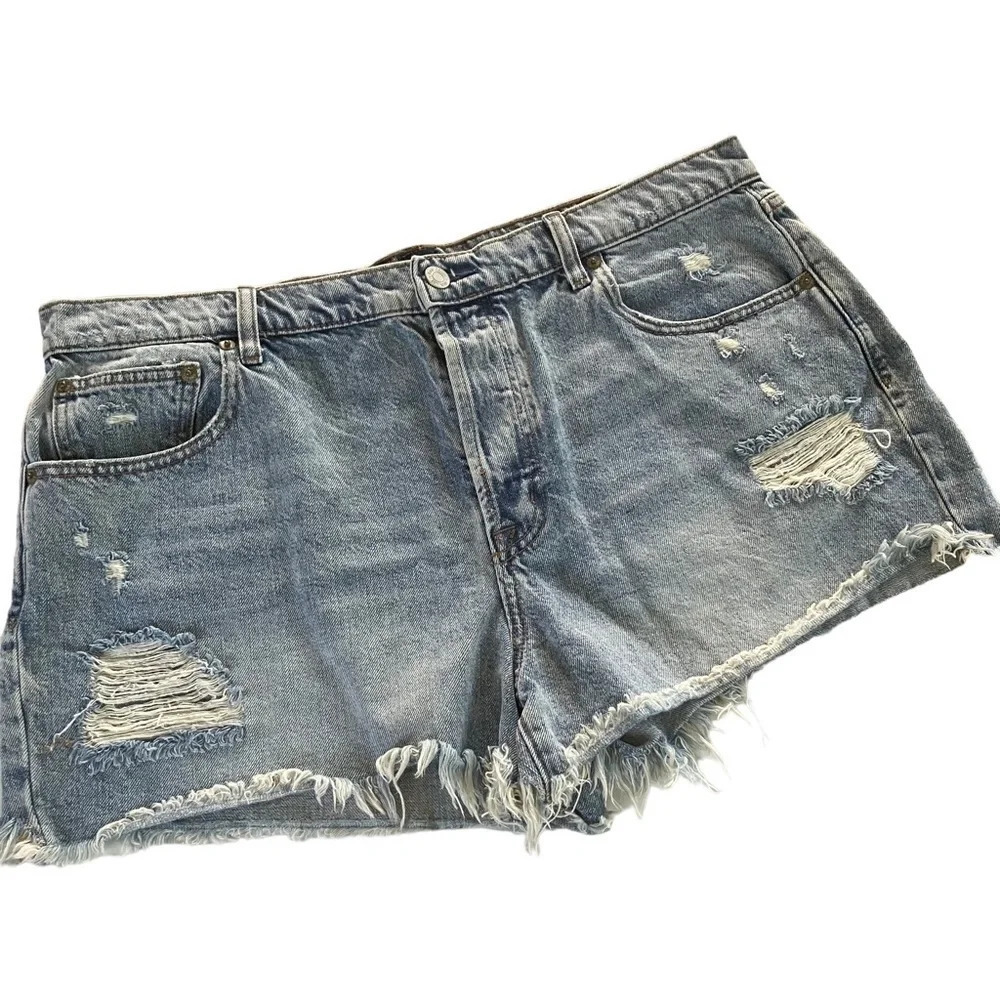 GAP 3” High Rise Button‎ Fly Cutoff Shorts Distressed Medium Wash Size 33